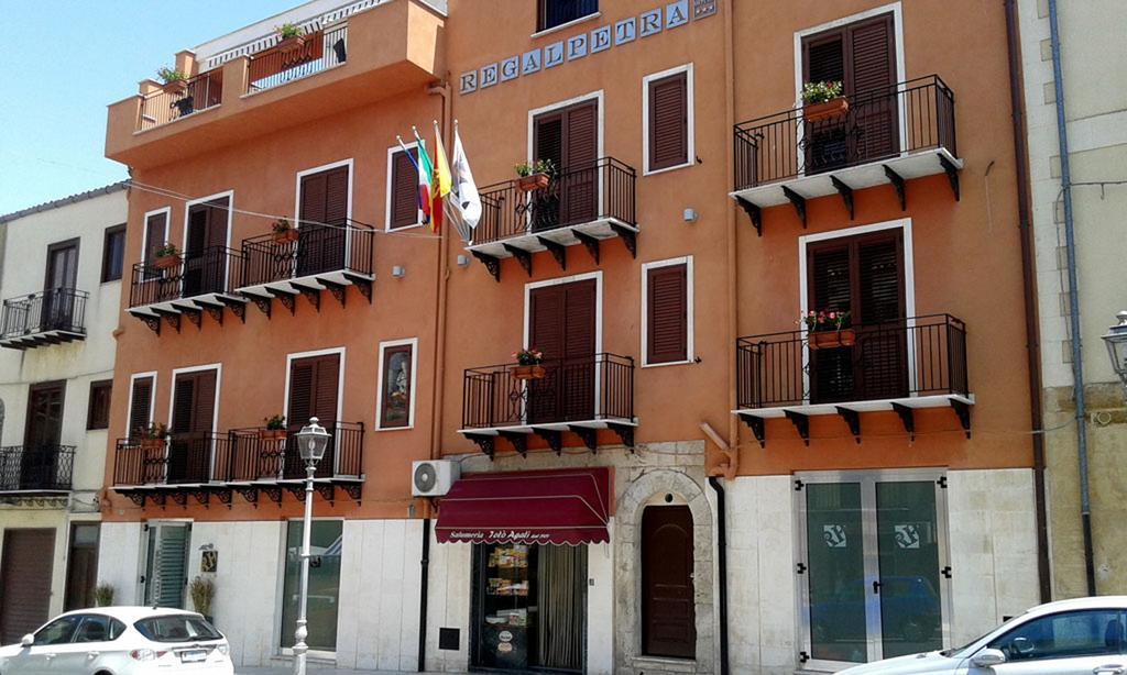 Regalpetra Hotel Racalmuto المظهر الخارجي الصورة